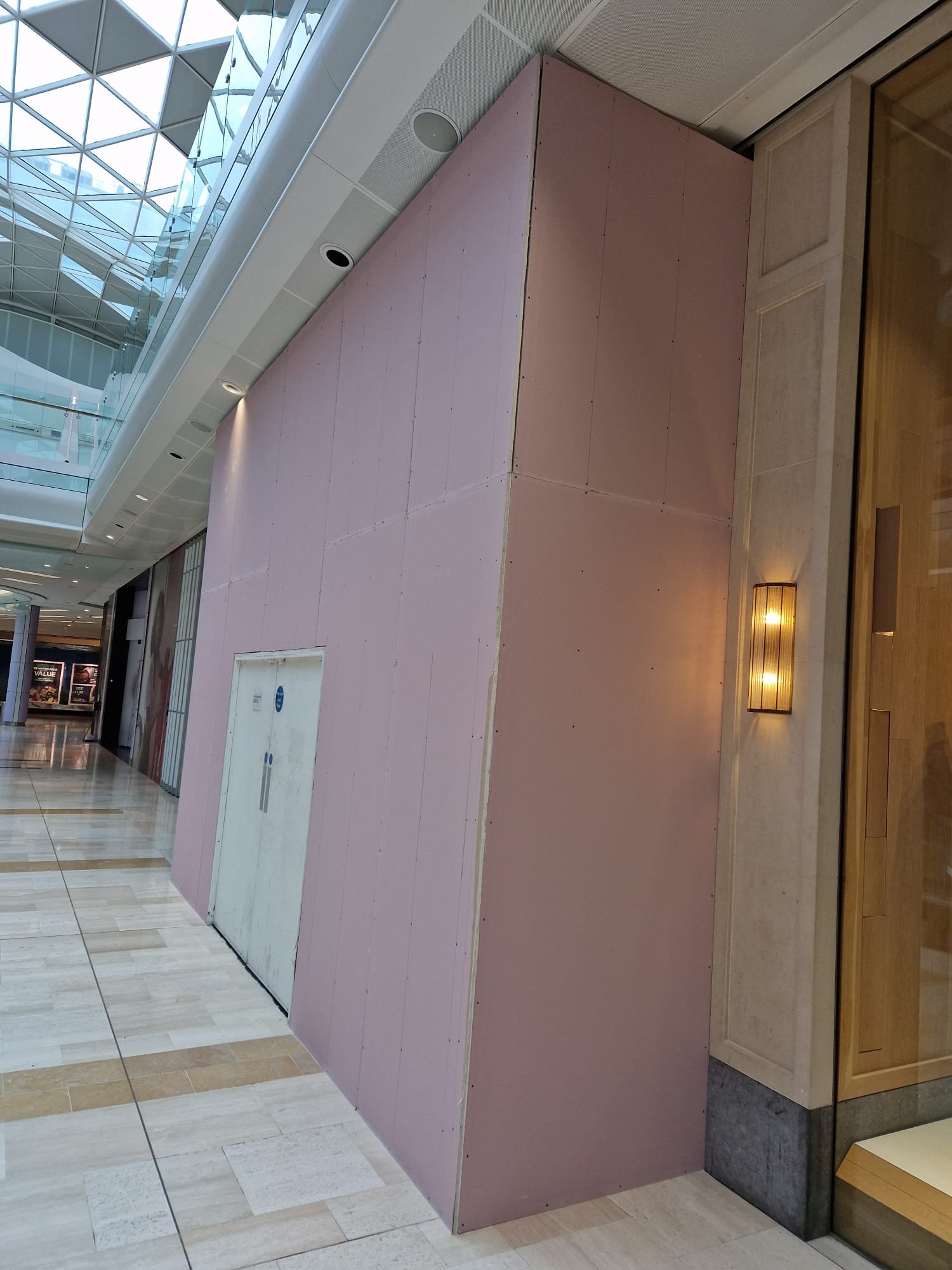 Hoarding corner detail in mall