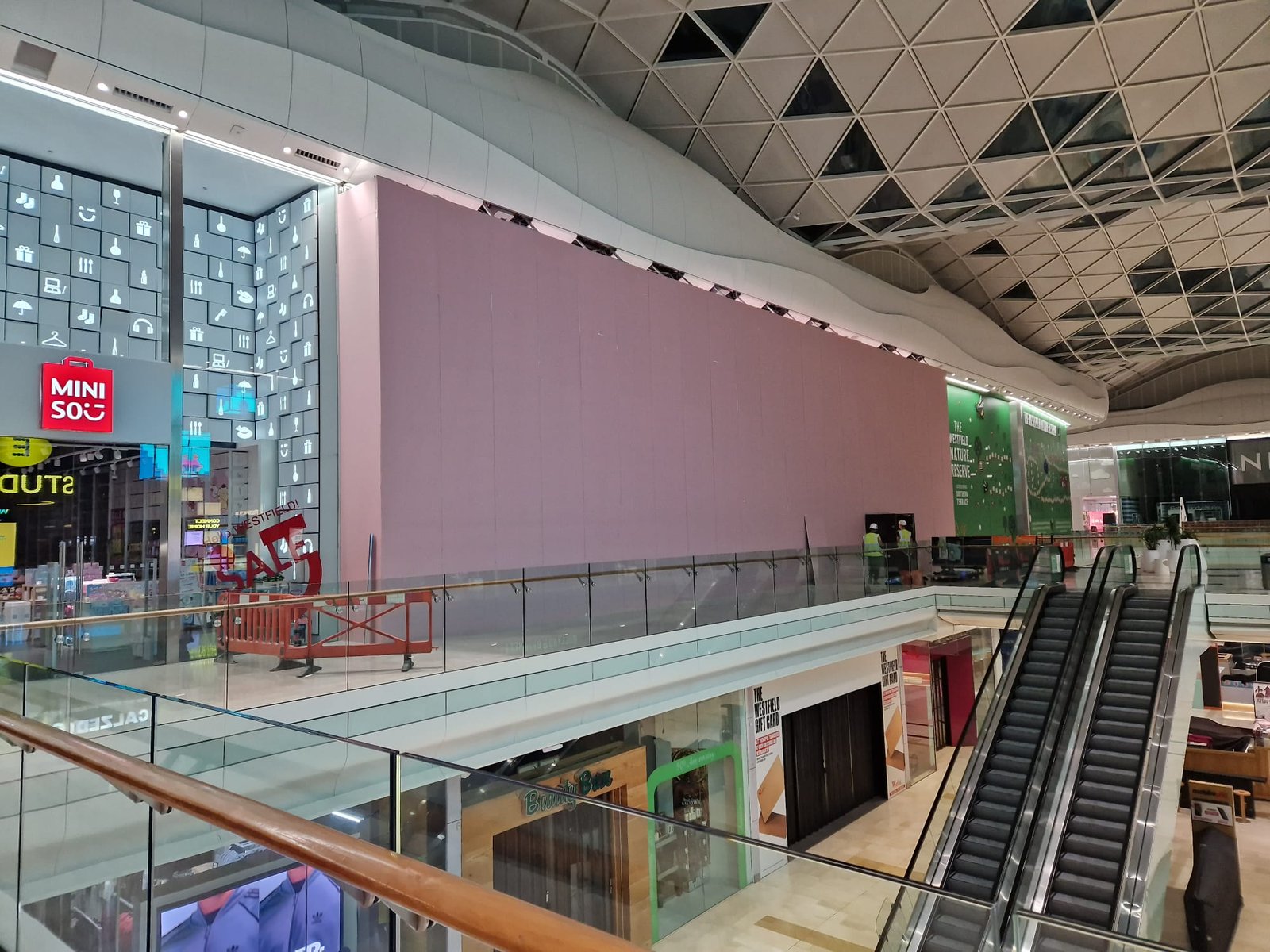 Full-height hoarding adjacent to trading units